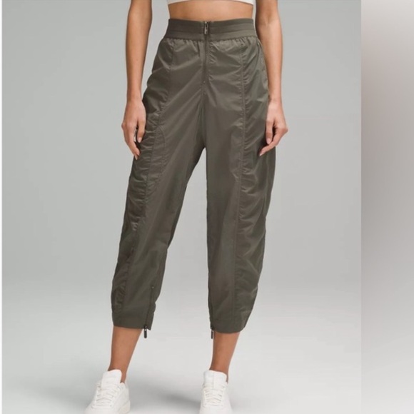 Lululemon Front-Zip Mid-Rise Ruched Crop Size 4 Olive Green Sexy Army Brat Pants - Picture 3 of 15